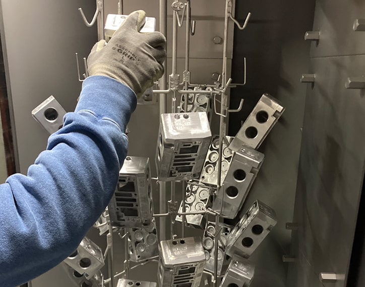 ハンガー研掃作業